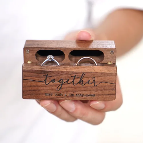 Vista 6 de Caja de madera para anillos Caja de anillo doble delgada grabada para ceremonia de boda, propuesta de compromiso, ideas de regalo de cumpleaños