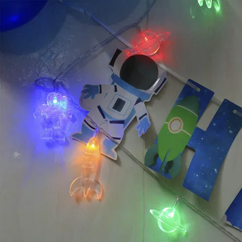 Vista 6 de Cadena de luces LED para habitación de niños con control remoto 20 LED 3.35 m 8 modos luces de espacio operadas por batería con colgantes de cohete