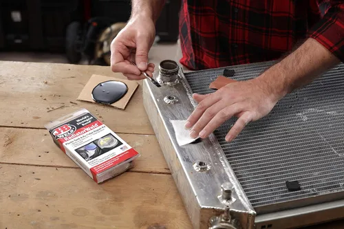 Vista 4 de J-B Weld 2120 Radiator Repair Kit