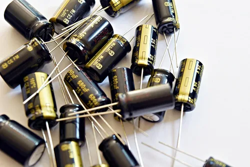 Vista 2 de Repuesto para 6 condensadores Panasonic Serie FM 50V 220uf Baja Impedancia ESR 221.0 °F