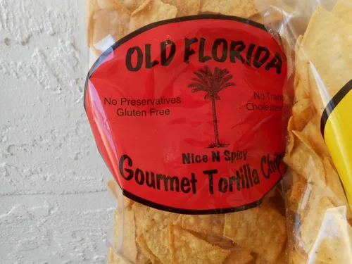 Vista 5 de Old Florida Gourmet Products, Inc. Caja de regalo surtida, paquete variado de chips de tortilla y salsa en tarro prémium