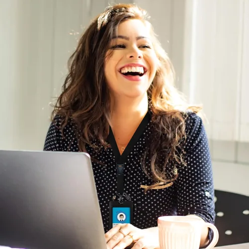 Vista 2 de Giancomics Soporte para tarjetas de identificación negro con cordón, cordones para insignias de identificación con carrete de insignia retráctil