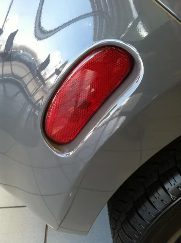 NUEVO OEM NISSAN CUBE 2009-2014 LUZ DE MARCADOR LATERAL TRASERO DERECHO - GUARDABARROS - ROJO