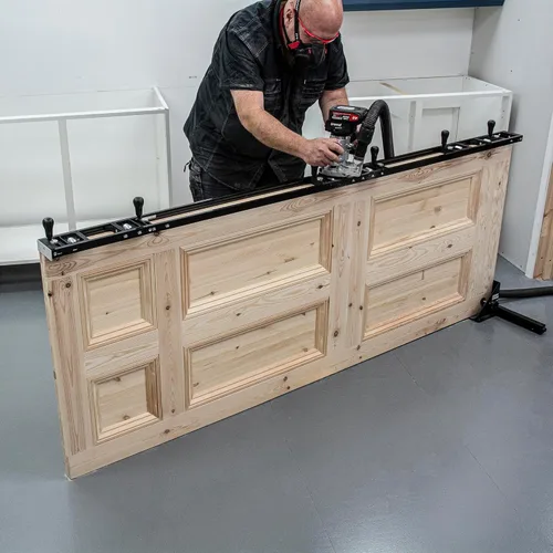 Vista 13 de Kit de Instalación de Puerta Trend, Incluye Plantilla Ajustable AnyDoor Jig (2'6"–9'), Elevador Operado con el Pie, Soporte y Broca de Router