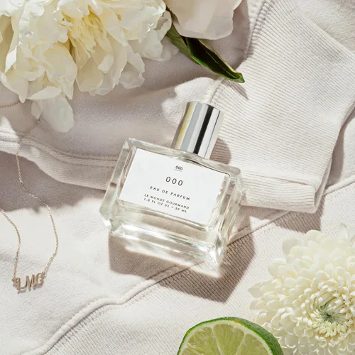 Vista 49 de Le Monde Gourmand Fraise Fouettée Eau de Parfum - 1 fl oz (1.0 fl oz) - Notas de perfume de vainilla, fresa, azúcar