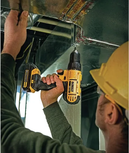 Vista 8 de DEWALT Kit de taladro inalámbrico de 20 V MAX* con destornillador/brocas, 100 piezas (DCD771C2 y DWA2FTS100)