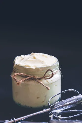 Vista 3 de Nakpunar Tarros de vidrio de boca ancha de 12 onzas con tapas negras, juego de 12, estilo salsa (12, negro)