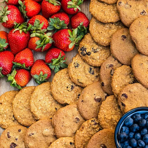 Vista 8 de Tate's Bake Shop - Galletas finas y crujientes, 4 unidades, 7 onzas, avena con pasas, 28 onzas
