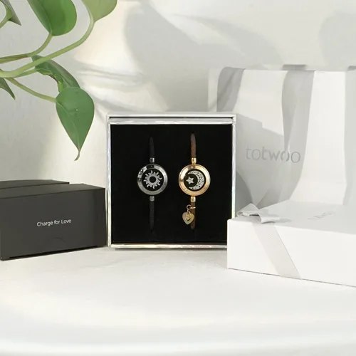 Vista 9 de totwoo Long Distance Touch Bracelets for Couples Vibration Light up for Love Couples Bracelets Long Distance Relationship Gifts for Girlfriend