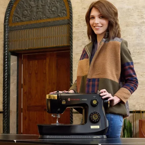 Vista 5 de SINGER Máquina de coser clásica 500 resistente con kit de accesorios, motor fuerte con potencia de perforación mejorada, 23 puntadas integradas