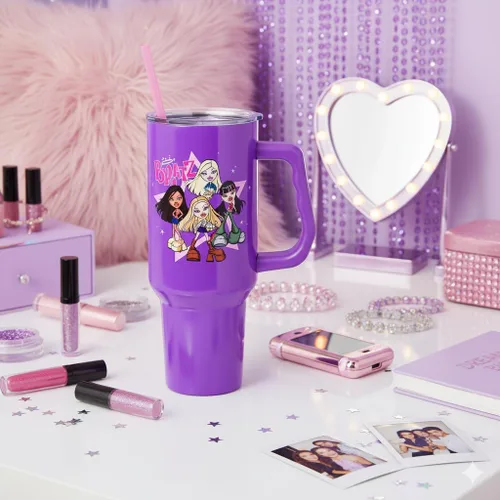 Vista 9 de Silver Buffalo - Vaso de acero inoxidable Bratz con Cloe, Yasmin, Jade y Sasha, con asa y pajilla, compatible con portavasos estándar, 40 onzas