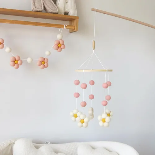 Vista 4 de Móvil Daisy para cuna Boho Baby Cuna móvil para niñas Rosa Fieltro Flor Bebé Móvil para Cuna