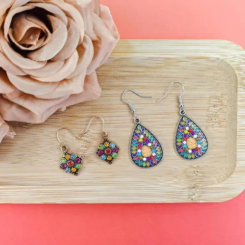2 pares de aretes retro bohemios colgantes en forma de gota, juego de joyería vintage boho elegante con cristales de rhinestone coloridos para