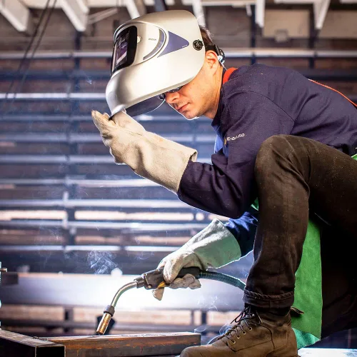 Vista 3 de Jackson Safety WH40 - Casco con filtro de oscurecimiento automático variable con energía solar, sombra 9-13, gris, tamaño universal (caja de 4)