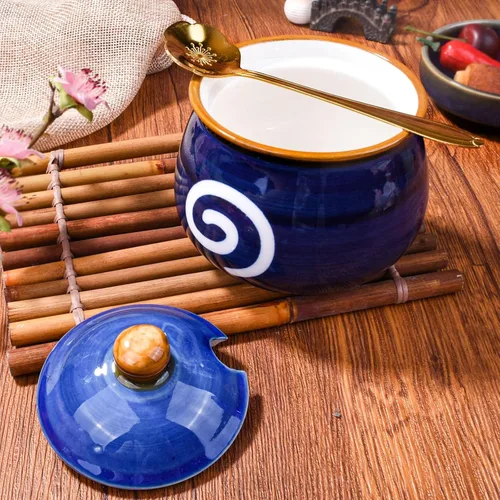 Vista 4 de Tarro de azúcar de cerámica azul con tapa y cuchara dorada, recipiente hermético de almacenamiento de cocina de 10.8 onzas para café, té, especias