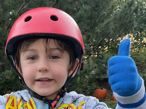 Vista 7 de N'Ice Caps Guantes Mágicos Elásticos para Niños, Set de 3 Pares para Niños Pequeños, Niños y Niñas, Invierno