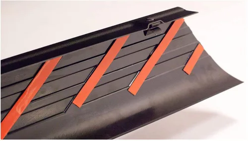 Vista 2 de Bushwacker Tapas Ultimate BedRail SmoothBack con agujeros de estaca Juego de 2 piezas, negro, acabado liso 48506 Compatible con Chevrolet