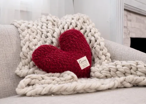 Vista 7 de DEMDACO Giving Heart - Almohada decorativa de felpa con peso de algodón de 10 x 11 pulgadas, color rojo arándano