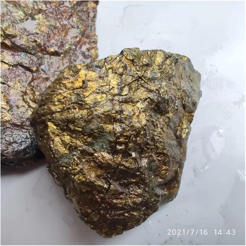 Vista 4 de Feng Shui Decorar Natural Contiene Oro Plata Y Cobre Mineral CuFeS2 Calcopirita Cristal Piedra Enseñanza Especímenes Experimental Clásico Crudo