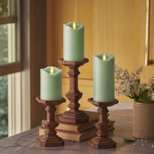 Vista 13 de Matchless Candle Co. de Luminara Juego de 3 (3" x 4.5", 5.5", 6.5") Vela sin llama LED parpadeante con pilas, llama móvil, pilar de cera, borde