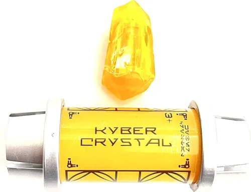 Vista 2 de Galaxy's Edge Star Wars Kyber Crystal (Amarillo) – Voz del Guardia del Templo