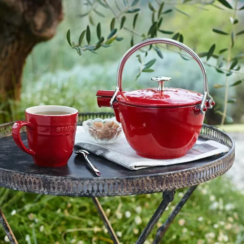 Vista 2 de Staub. Tetera redonda La Theiere., Cereza