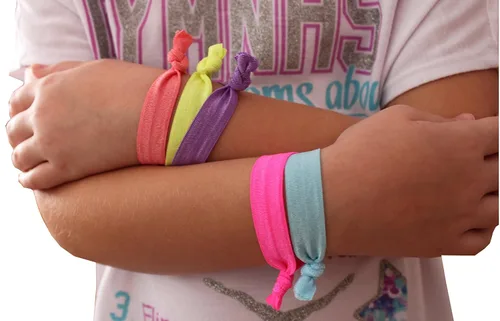 Vista 7 de 100 Gomas de Cabello, Estampadas y lisas de colores, Más una goma de cabello extra, Elástico sujetador de colas de caballo sin pliegues ni nudos