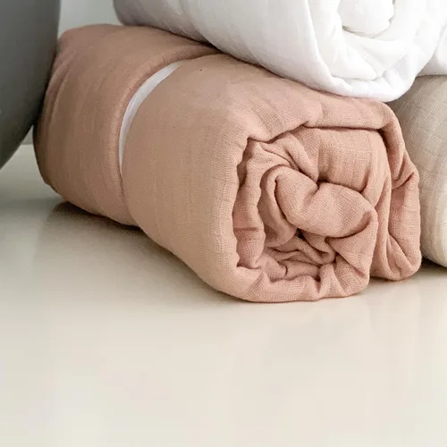 Vista 5 de Newton Baby Sábanas bajeras ajustables para mini cuna (paquete de 2) Sábanas de algodón de muselina orgánico, transpirables y suaves, sábanas