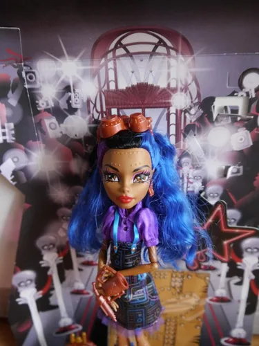 Vista 2 de Monster High Art Class Robecca Steam Doll