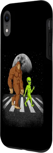 Vista 17 de iPhone 13 Pro Funny Bigfoot Alien Moon Sasquatch UFO Space Hombres Mujeres Niños Caso