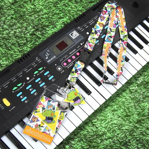 Vista 4 de Nickelodeon 90s Rugrats Ren and Stimpy Catdog - Soporte para identificación con colgante de reptar y calcomanía coleccionable