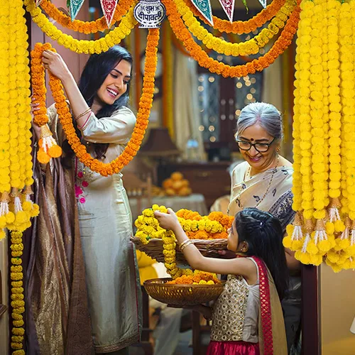 Vista 5 de DIYANA IMPEX Guirnalda de caléndula para decoración, 5 piezas de 5 pies de largo, flores artificiales de caléndula con campana, decoración india