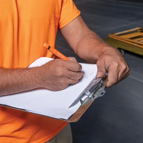 Vista 8 de Klein Tools 86501 Skribes 2.8 mm Lápiz mecánico de carpintero con sacapuntas incorporado, 4 recambios y marcado de agujeros profundos