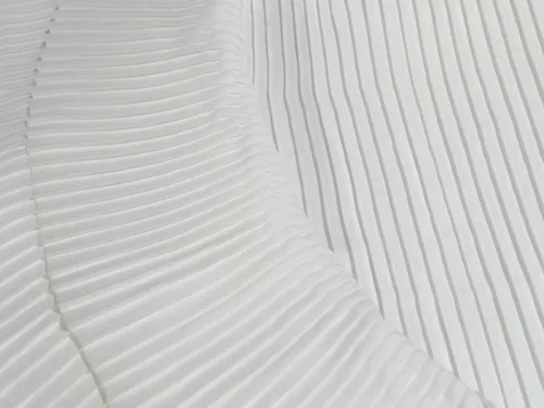 Vista 4 de Tela Georgette blanca plisada de 58 pulgadas de ancho