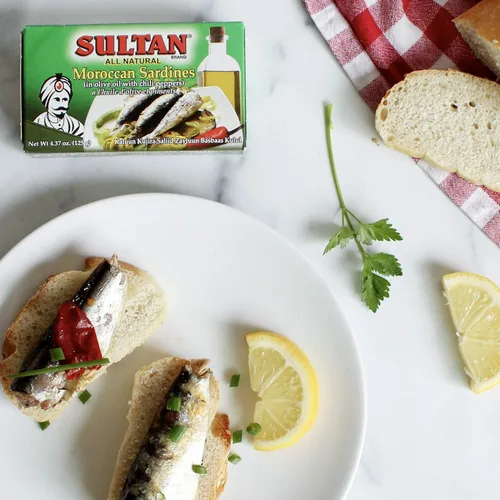 Vista 4 de Sultan Sardinas marroquíes de temporada en aceite de oliva, 100% natural, altas proteínas, sin aditivos, sin conservantes, paleo, carnívoro, apto