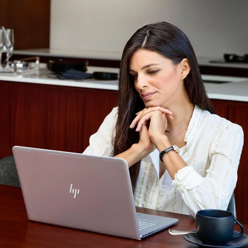 Vista 7 de HP ENVY 13-ab016nr Notebook (Intel Core i5 – 7200u, 8 GB de RAM, 256 GB SSD) con Windows 10