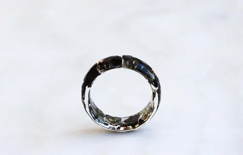 Vista 3 de Faceted Resin Ring with Black Alyssum Flowers and Gold/Silver/Copper Flakes, Nature Inspired Jewelry, Real Flowers Inside