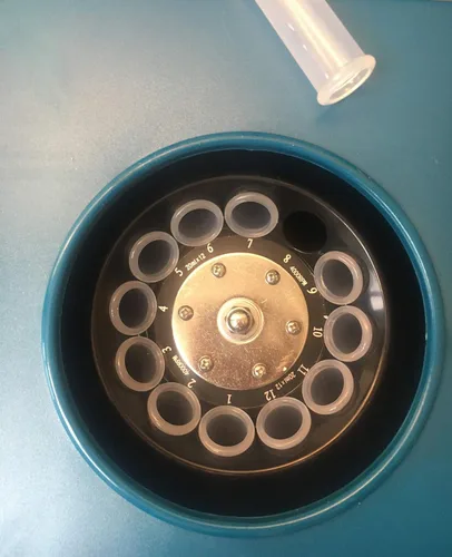 Vista 3 de Centrífuga digital para bancos de belleza, separador de suero de centrífuga, puede contener tubos PRP de 5 a 0.5 fl oz.