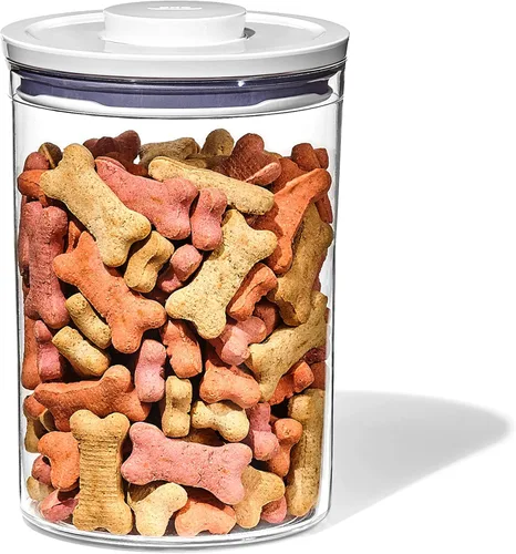 Vista 11 de OXO Good Grips - Contenedor POP para mascotas, 6.0 cuartos de galón/5.7 L con media cuchara, ideal para hasta 6.5 libras de comida para perros o 4.5