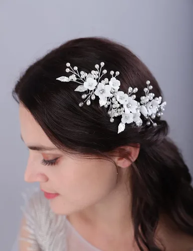 Vista 2 de Teyglen Peine para el cabello de boda con hojas de flores y perlas plateadas, tocados con diamantes de imitación, piezas para el cabello, accesorios