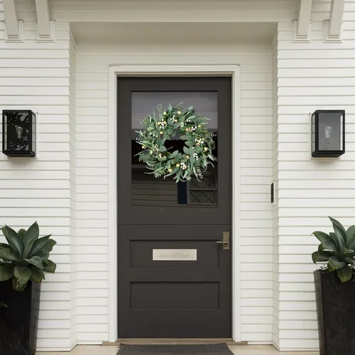 Vista 2 de Sggvecsy Corona de eucalipto artificial, corona de vegetación de 21 pulgadas con hojas verdes y bayas blancas mixtas para decoración del hogar