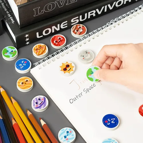 Vista 4 de Haooryx Mini borrador del sistema solar, 60 piezas a granel novedoso para el espacio exterior, borrador de rompecabezas en miniatura 3D