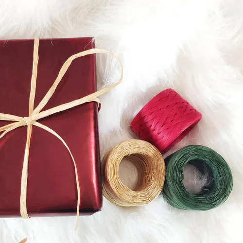 Vista 4 de CREATRILL 3 Rollos de Cinta de Rafia Roja y Verde Kraft de 1/4" por 150 Metros, 50 Metros Cada Rollo, Cordel de Papel de Embalaje para Navidad