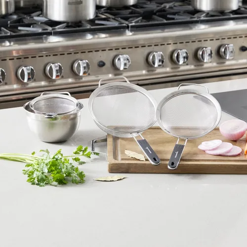 Vista 6 de Restaurantware Juego de 3 coladores de malla fina de diferentes tamaños con mango de silicona, colador de malla extrafina de acero inoxidable, mango