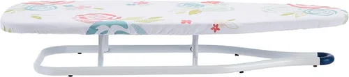 Vista 2 de Amazon Basics Tabla de planchar de mesa 77x29 cm, blanca, con flores