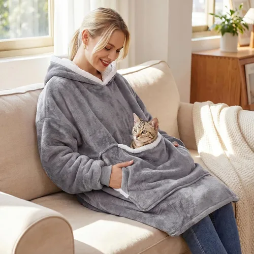 Vista 3 de Manta de estilo largo con capucha de gran tamaño con bolsa grande para mascotas, sudadera con capucha suave de forro polar Sherpa para adultos, se