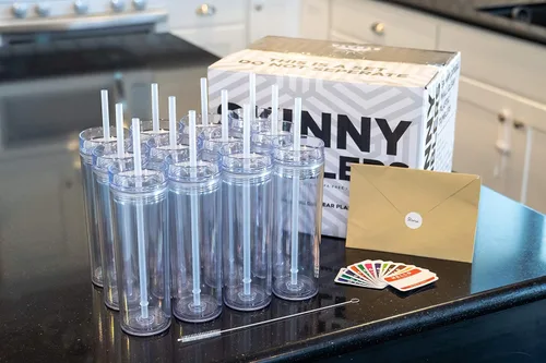 Vista 8 de STRATA CUPS 12 Vasos Transparentes Delgados con Tapas y Popotes Vaso Reutilizable de 16oz de Pared Doble Transparente con Tapa y Popote, Vasos