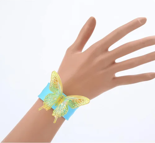 Vista 3 de Mirabel - Pendientes de anteojos con diseño de mariposa con dije de encanto hipoalergénicos marco de lentes verdes juego de accesorios de disfraz