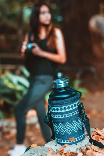 Vista 3 de Soporte para botella de agua con correa Funda para botella para caminar, mochileros Bolsa de transporte para botella de agua y hierro