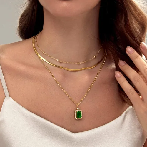 Vista 3 de HAXIYA Collar en capas de oro para mujer, chapado en oro de 14 quilates, collar con dije de esmeralda para adolescentes, juego de collar Dianmond